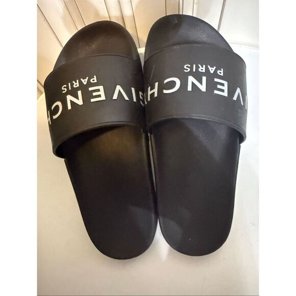 Givenchy Women's Raised Logo Flat Pool Slide Sandals Black Size 37 - Picture 2 of 12
